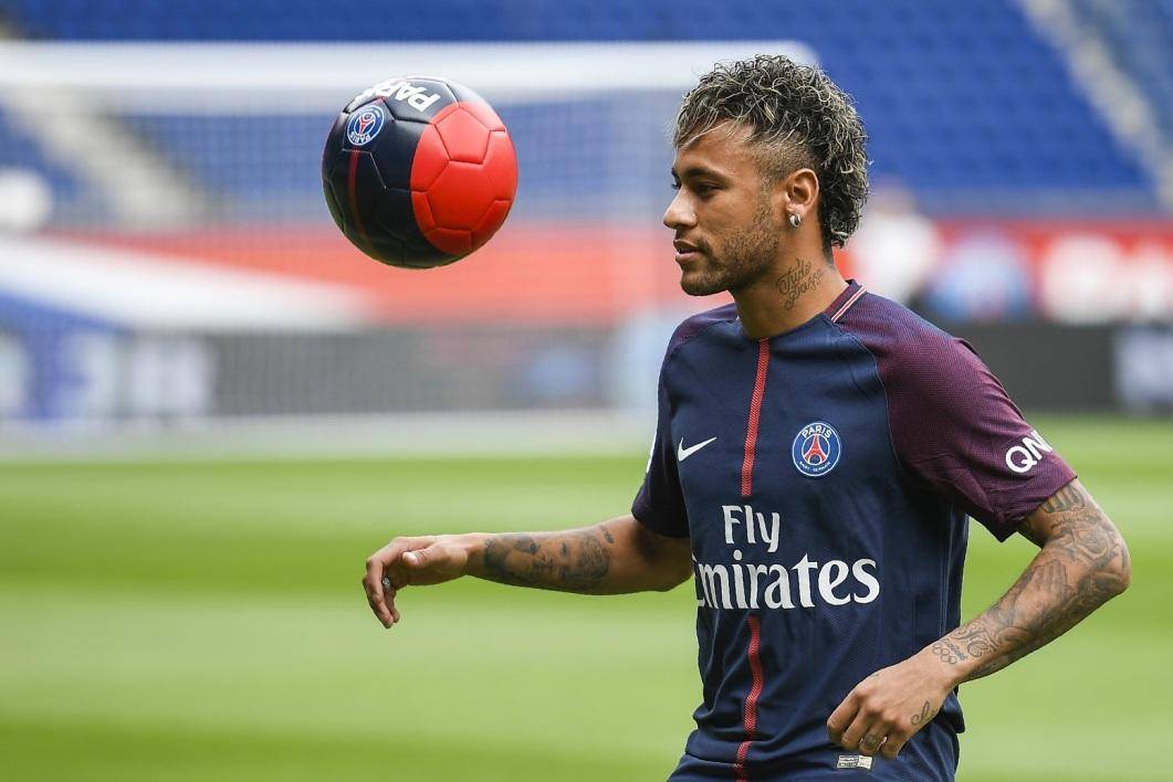 全站官方网-包含那不勒斯训练开放日，冲刺阶段复出首秀引欢呼，法甲在即，年轻球员得到机会的词条